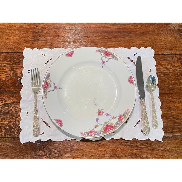 VTG Cotton White Embroidered Floral Eyelet Placemats, Scalloped Edge, Set of 4 - Picture 4 of 8